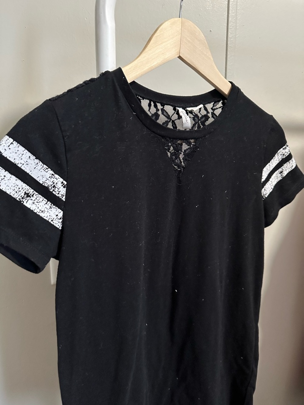 Black and White Shortsleeve Shirt with Lace Details size XS - Picture 2 of 5